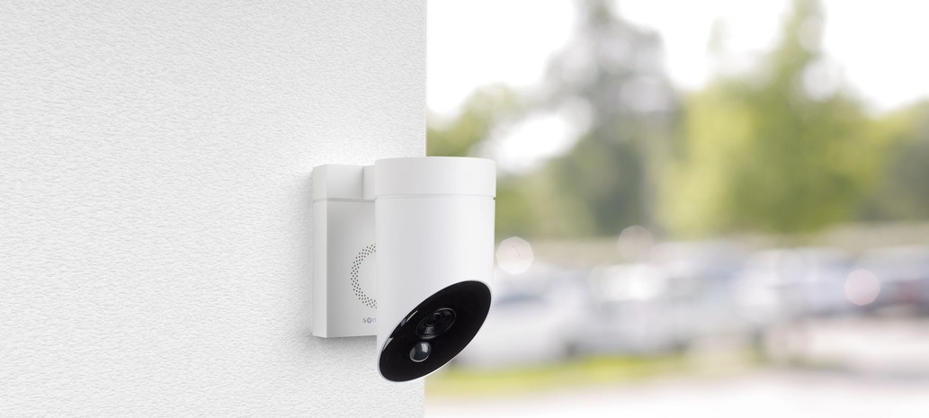 Somfy's Outdoor Camera tells you when it sees a person - CNET